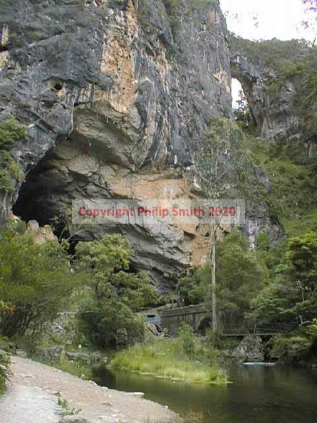 27-jenolan-caves.jpg
