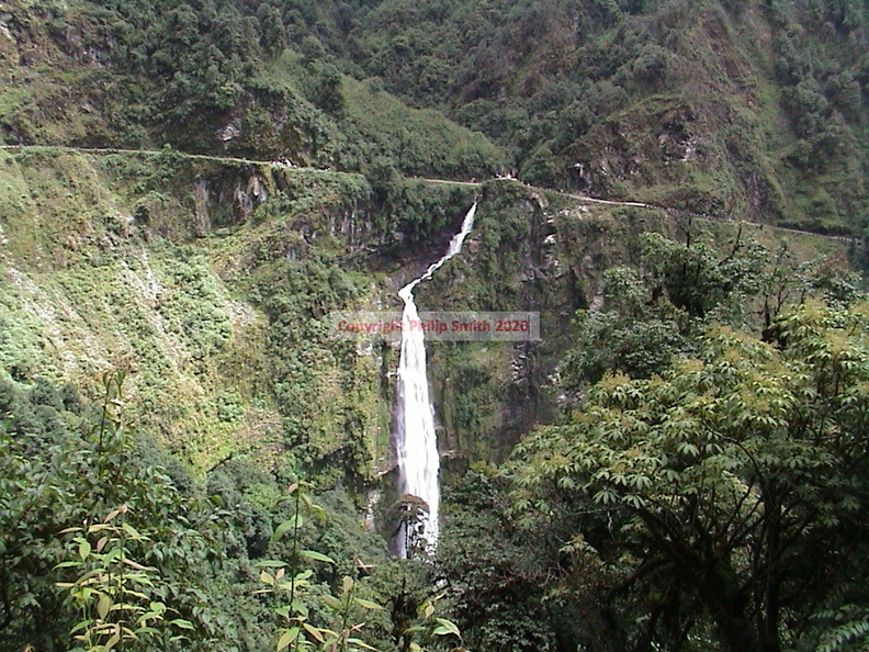14-sengor-road-waterfall