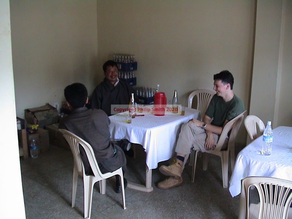 33-mongar-cafe-lunch
