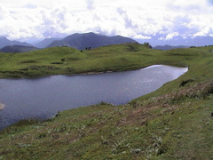 10-yonphula-lake