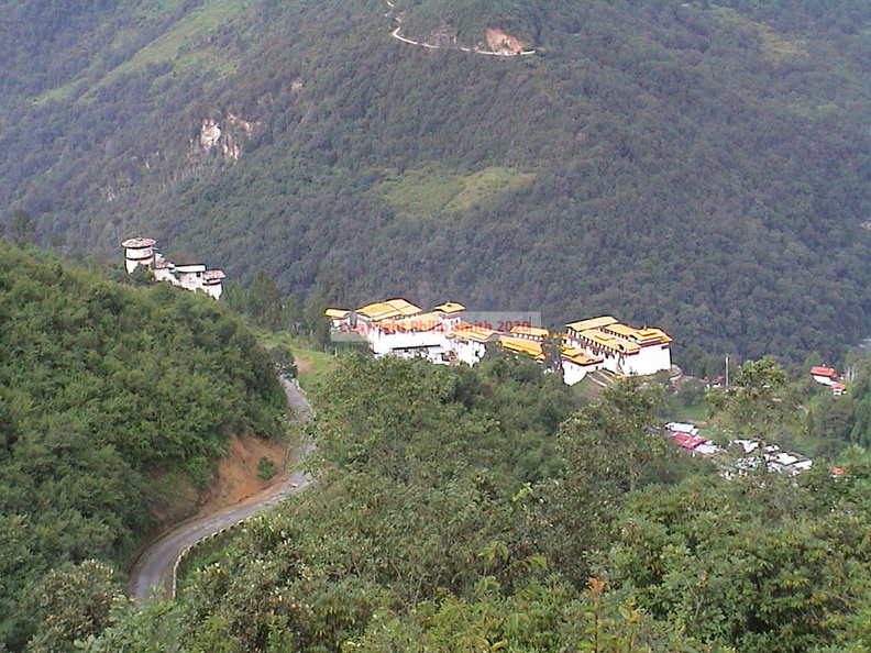 05-trongsa-dzong-above.JPG