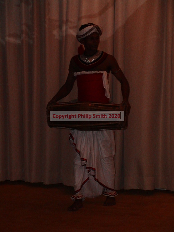 20-SriLankan-dancers