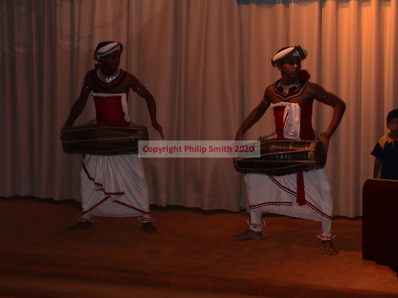 19-SriLankan-dancers