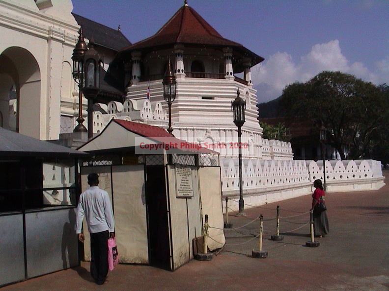 69-Kandy-Bhuddist-Temple