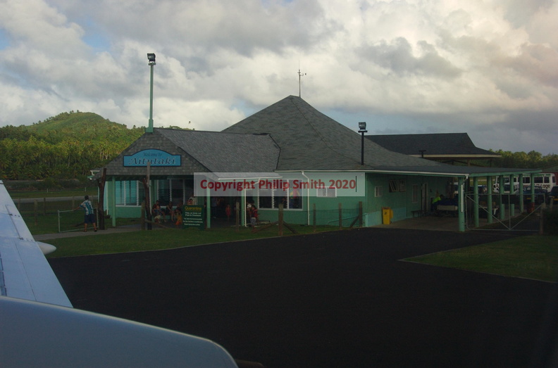 032-AitutakiAirport.jpg