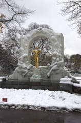 168-Strauss-Statue
