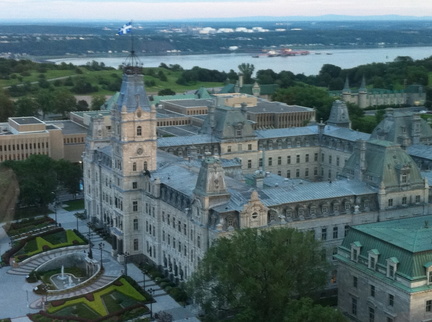 000-Quebec-Parliament