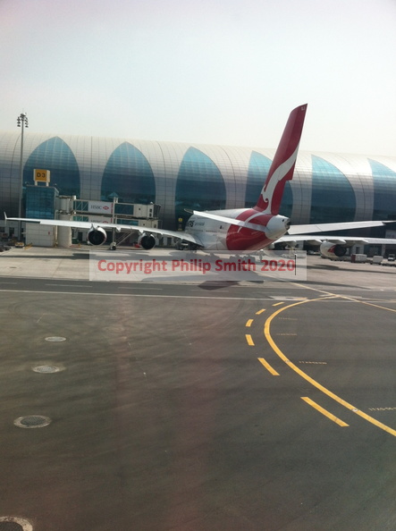 02-Qantas380s-Dubai.JPG