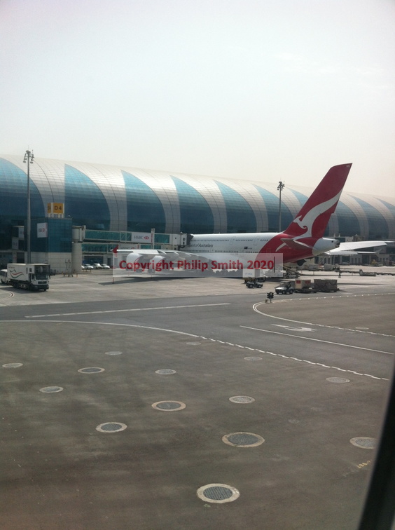 03-Qantas380s-Dubai
