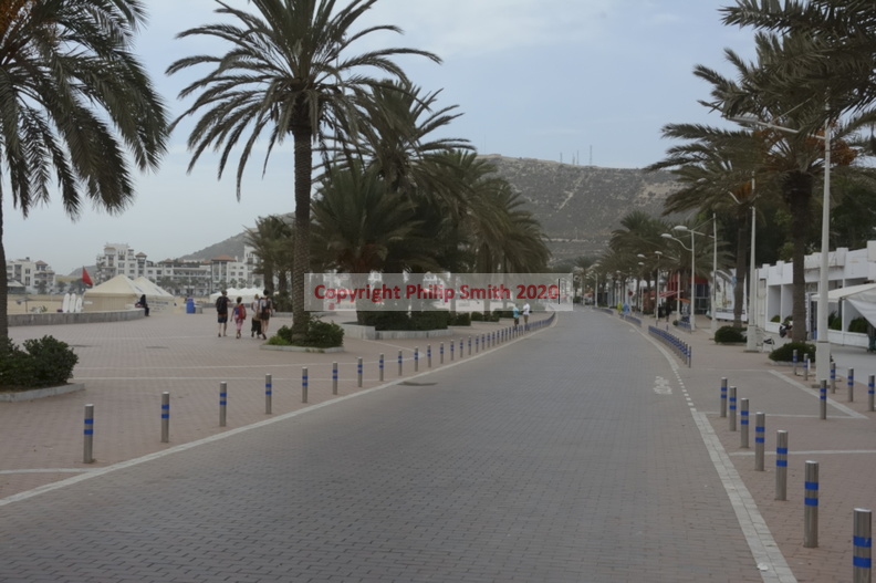 000-RueLaPlage-Agadir.JPG
