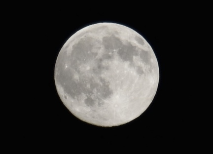 019-Moon-closeup