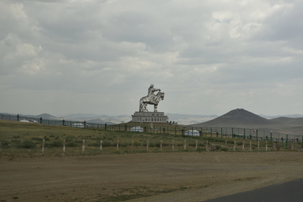 054-chinggis-statue